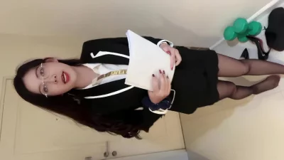 黑丝家庭女教师被学生强推玩弄无套内射