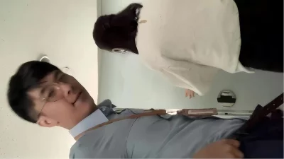 保险公司经理上班期间和女同事在卫生间偷情