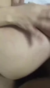和丰满良家熟女偷情，老公来电话了，越要接电话越猛操