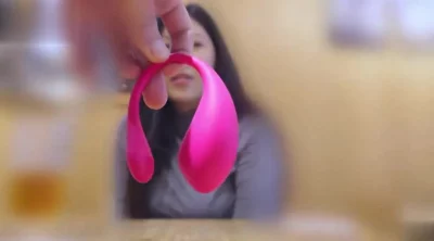 遙控跳蛋H巨乳我再也忍不了了在人群中顫抖不停地高潮晃動的巨乳