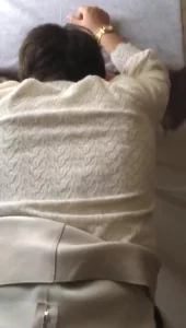 同小区的短发熟女在她家偷情让我快点内射