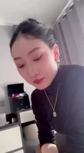 当富婆少妇遇上男模，这到底是谁操谁，满嘴的骚话，看到帅哥就想被操