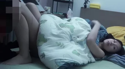 你不要掀我被子呀，体育生约炮超美大学生，这幽怨的眼神，你轻点好不好