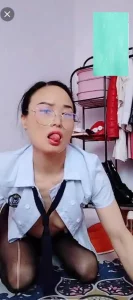 裸聊调教眼镜老母狗