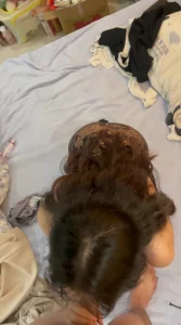 好玩不过同事 一起工作大半年了 她老公异地 装娇羞掩饰兴奋