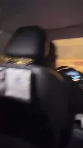 这样的小骚货，你们可以满足她妈